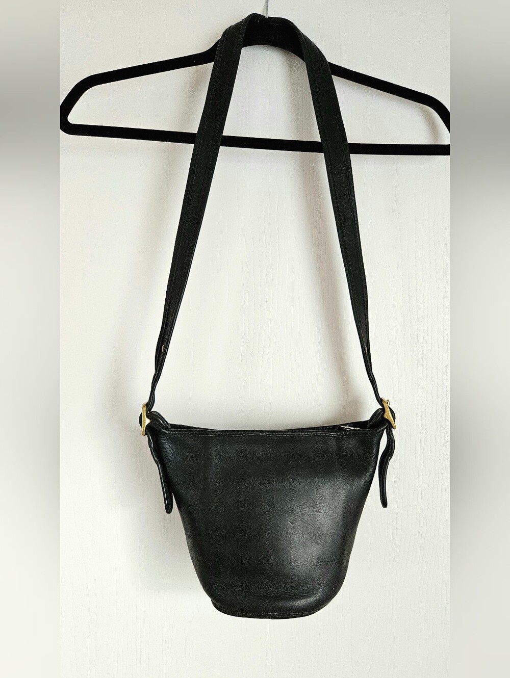 Vintage Coach Maggie Duffle Black Leather  Shoulder Bag 1999 Flaw Project Bag